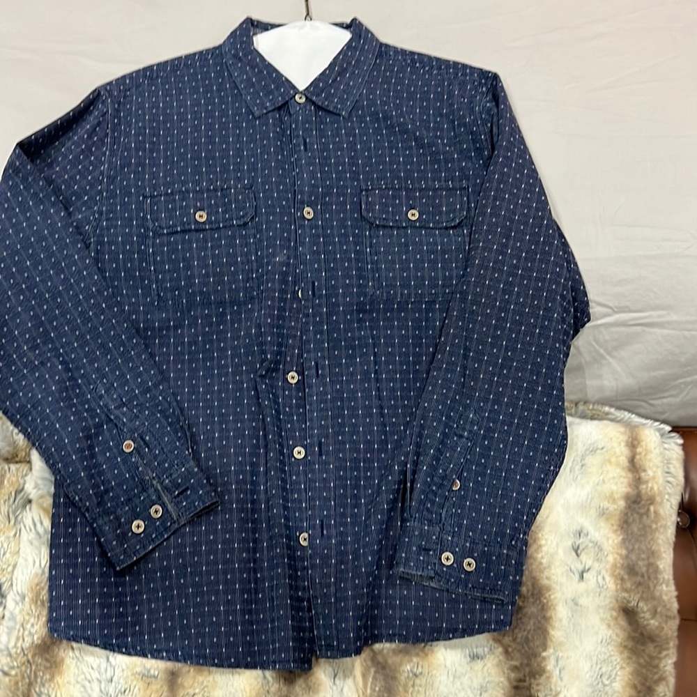 Men’s casual button down shirt